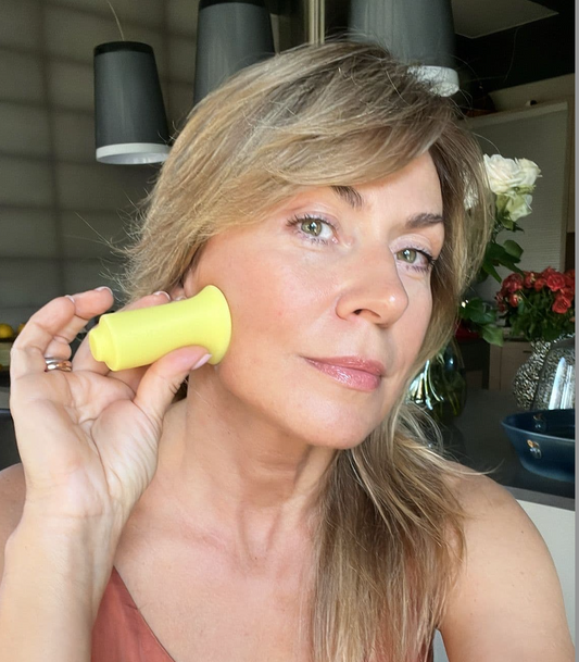 Onlinekurs Vakuum-Gesichtsmassage gegen Doppelkinn, Falten und Cellulite inkl. BellaBambi® Cupping-Set